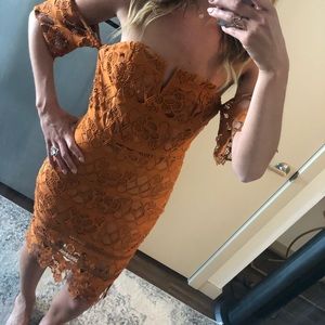 J.O.A Los Angeles Rust Lace Midi Dress